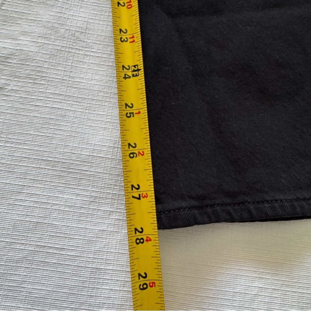 Levi's Black High-Rise Cropped Straight Jeans - Picture 10 of 11